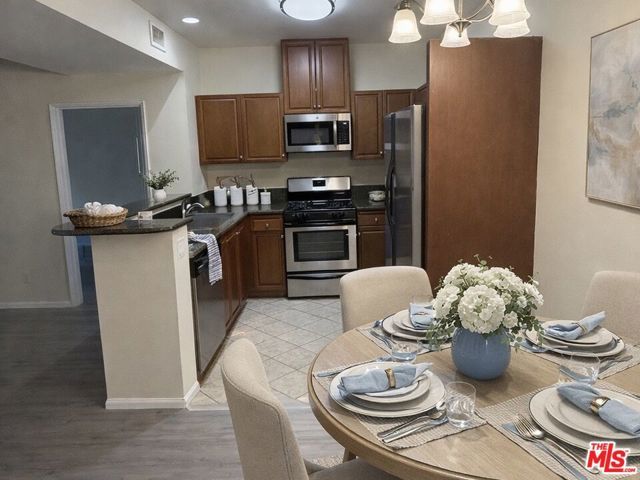 13941 Sherman Way 204, Van Nuys (los Angeles), CA 91405