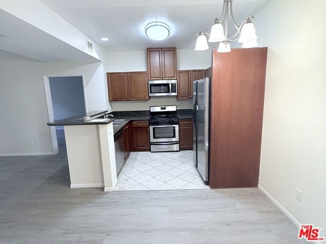 13941 Sherman Way 204, Van Nuys (los Angeles), CA 91405