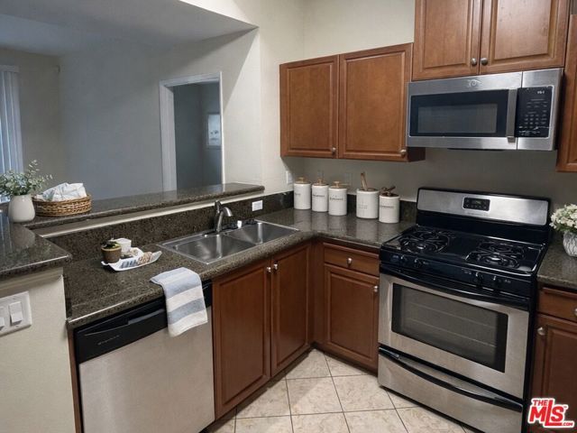 13941 Sherman Way 204, Van Nuys (los Angeles), CA 91405