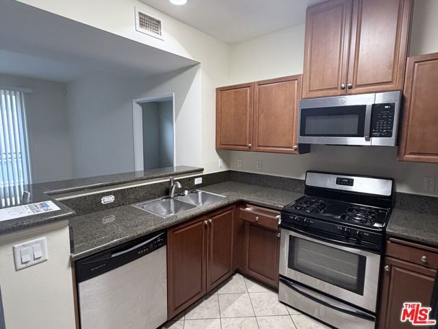 13941 Sherman Way 204, Van Nuys (los Angeles), CA 91405