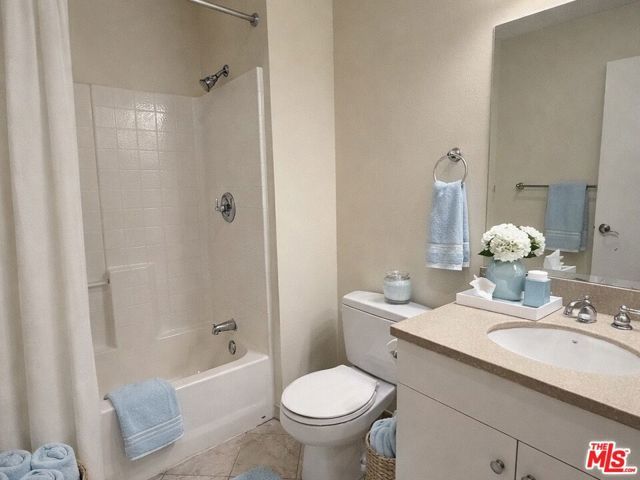 13941 Sherman Way 204, Van Nuys (los Angeles), CA 91405