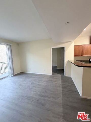 13941 Sherman Way 204, Van Nuys (los Angeles), CA 91405