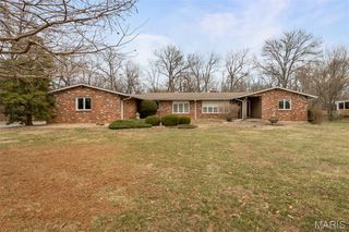 210 New Salem Drive, Creve Coeur, MO 63141