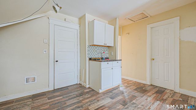 437 Dixwell Avenue, New Haven, CT 06511