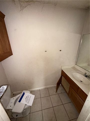 1105 West Davis Street, Hearne, TX 77859