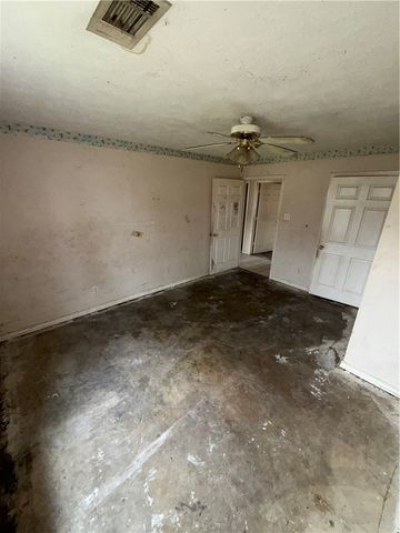 1105 West Davis Street, Hearne, TX 77859