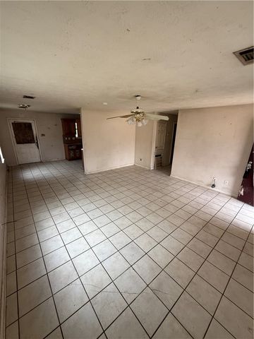 1105 West Davis Street, Hearne, TX 77859