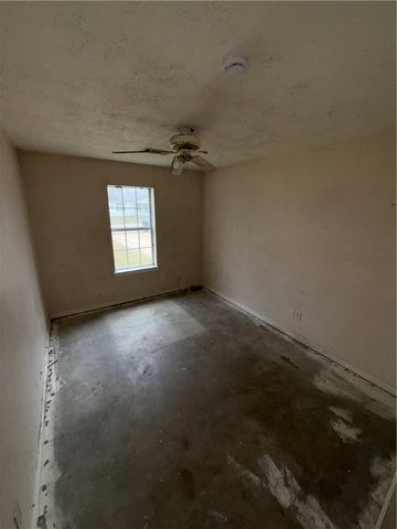 1105 West Davis Street, Hearne, TX 77859