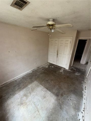 1105 West Davis Street, Hearne, TX 77859