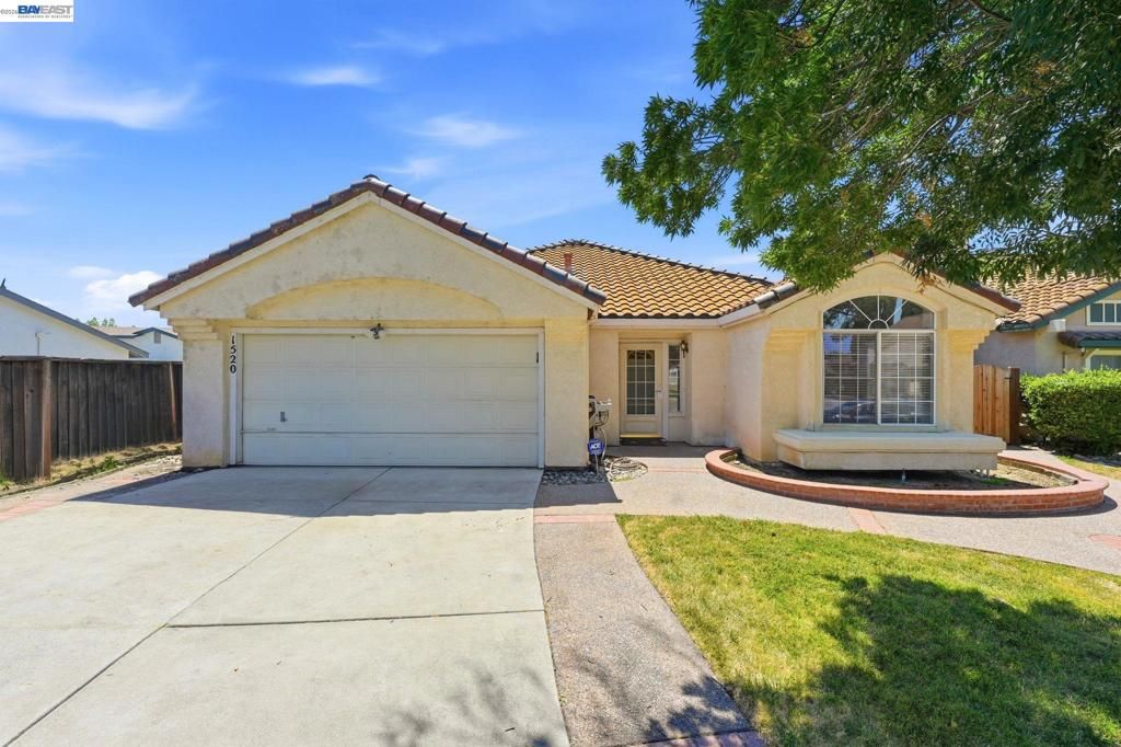 Image 1 of property listing at 1520 Deer Run Ln, Tracy, CA 95376
