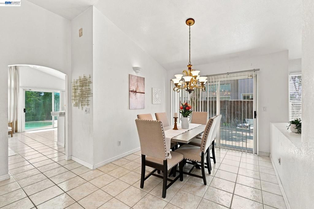 Image 16 of property listing at 1520 Deer Run Ln, Tracy, CA 95376