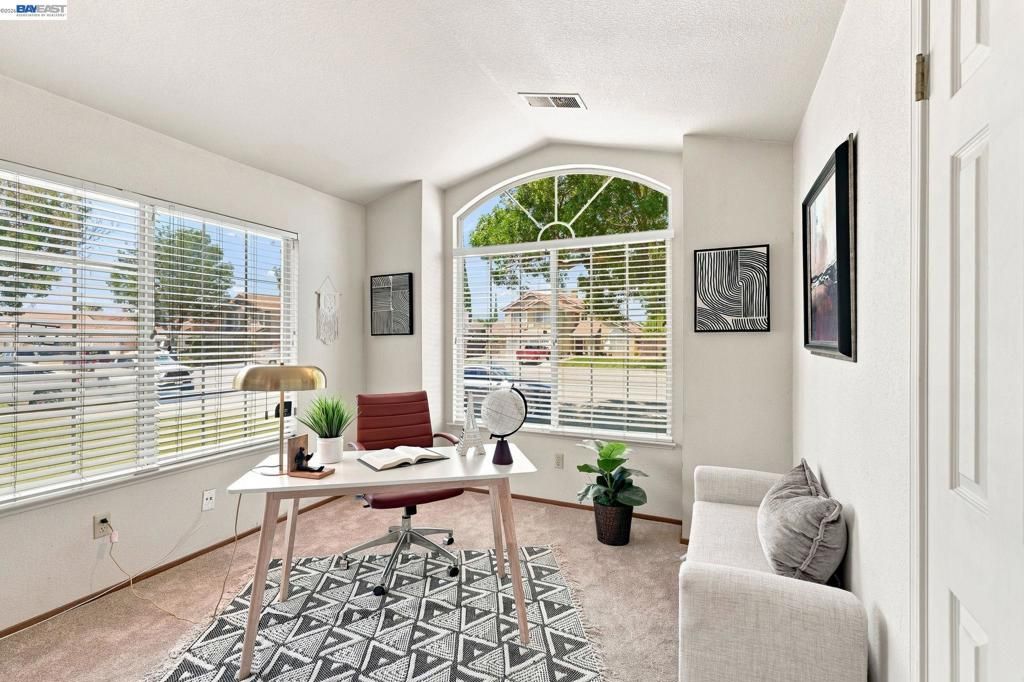 Image 20 of property listing at 1520 Deer Run Ln, Tracy, CA 95376