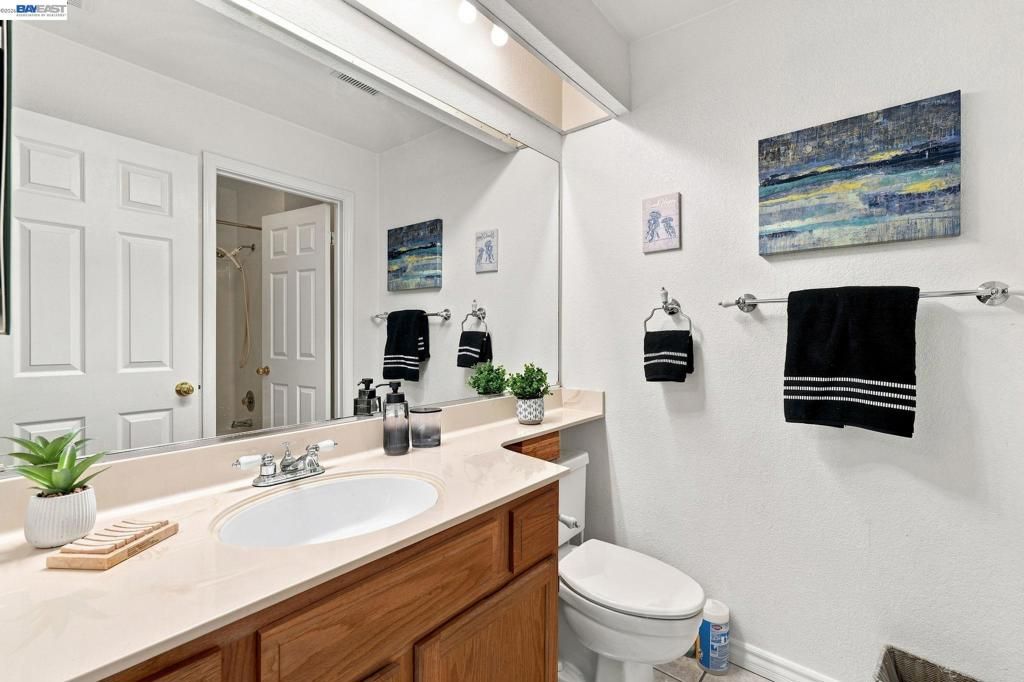 Image 34 of property listing at 1520 Deer Run Ln, Tracy, CA 95376