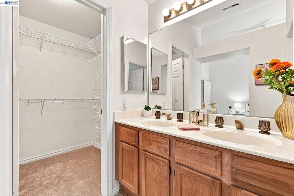 Image 38 of property listing at 1520 Deer Run Ln, Tracy, CA 95376