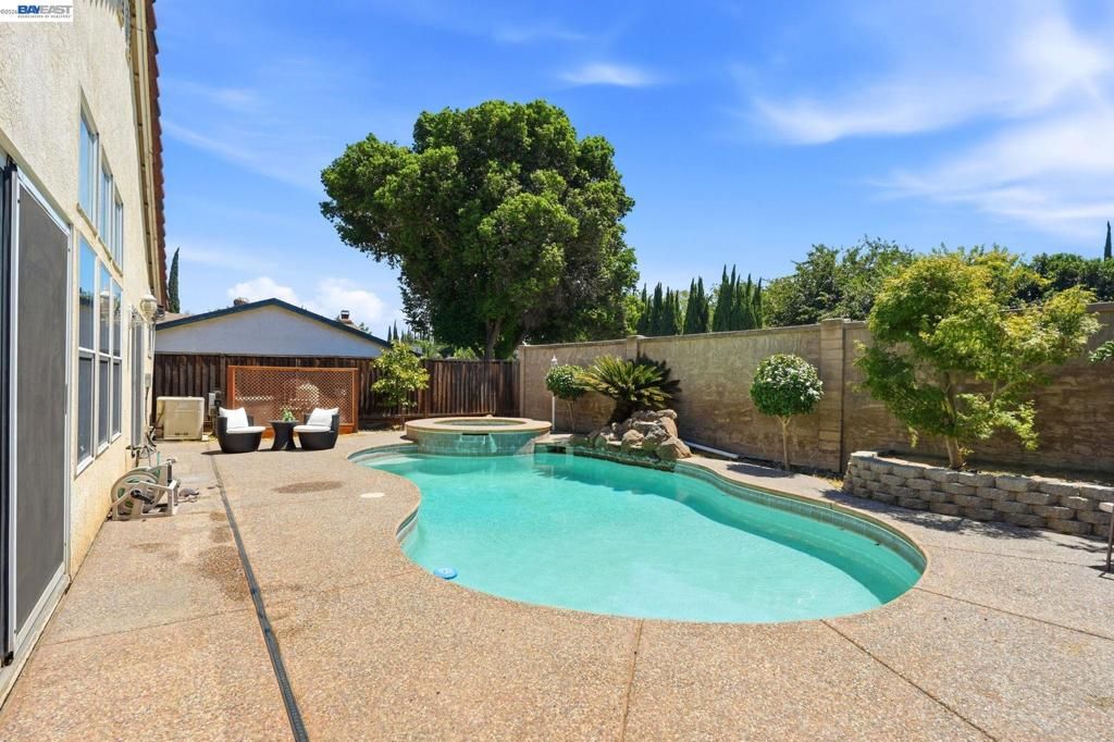 Image 41 of property listing at 1520 Deer Run Ln, Tracy, CA 95376