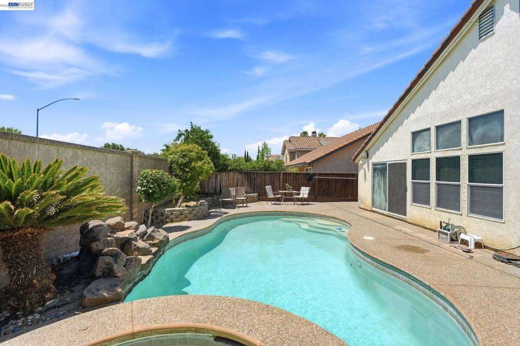 Image 44 of property listing at 1520 Deer Run Ln, Tracy, CA 95376