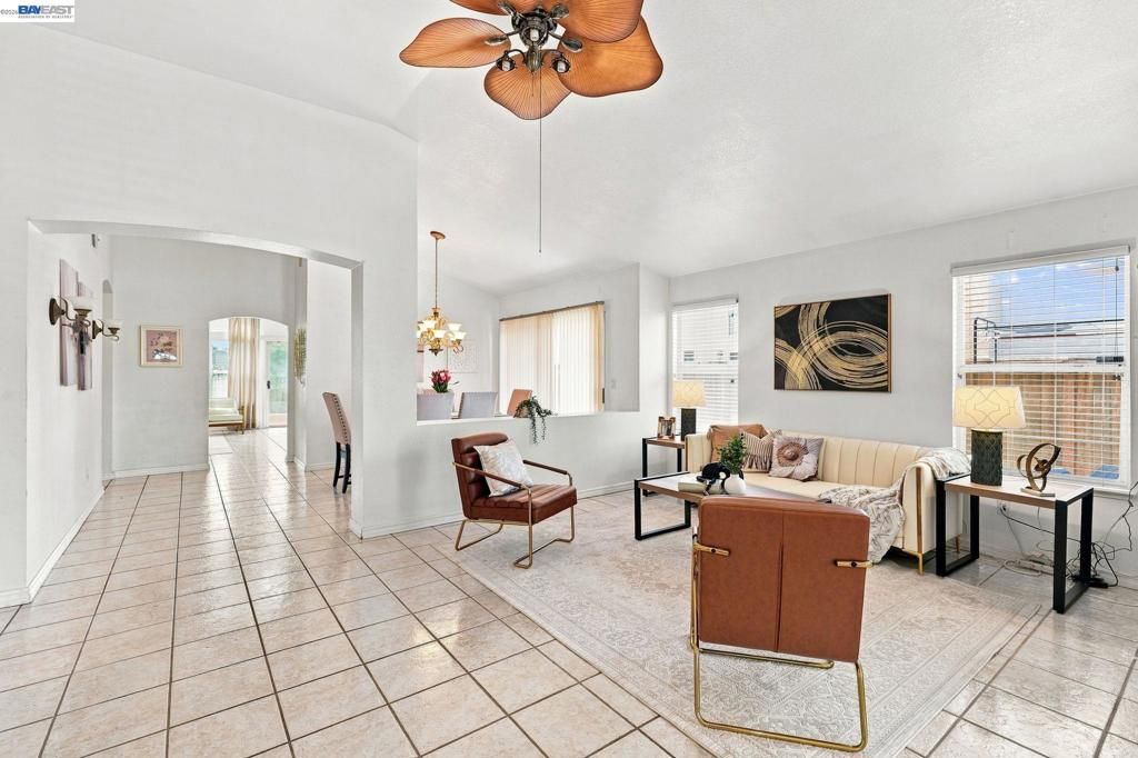 Image 5 of property listing at 1520 Deer Run Ln, Tracy, CA 95376