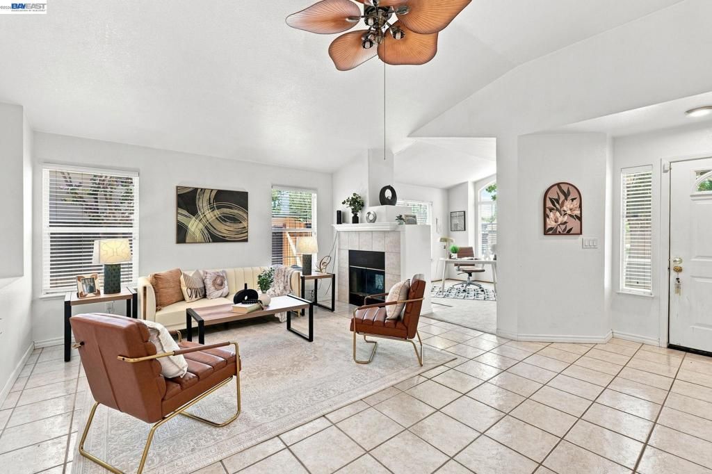 Image 7 of property listing at 1520 Deer Run Ln, Tracy, CA 95376
