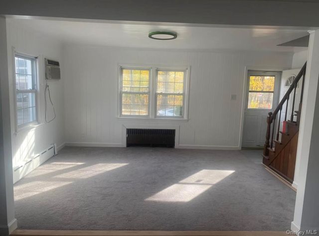 211 Mineola Avenue, Carle Place, NY 11514