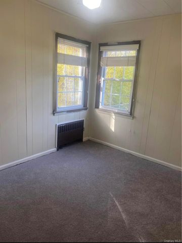211 Mineola Avenue, Carle Place, NY 11514