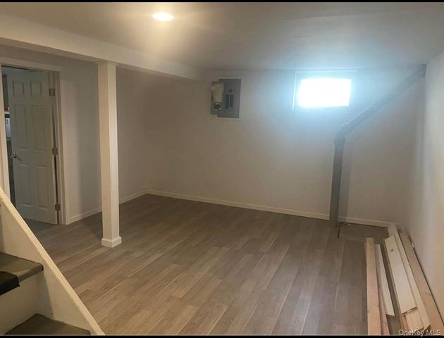 211 Mineola Avenue, Carle Place, NY 11514