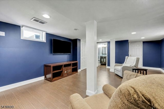 633 Lake Ave, Lyndhurst Twp., NJ 07071