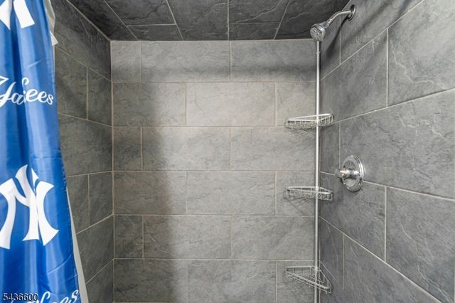 633 Lake Ave, Lyndhurst Twp., NJ 07071
