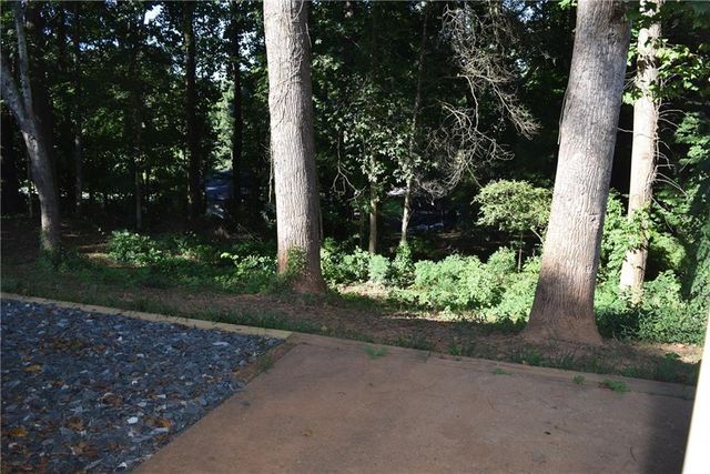 475 Holly Ridge NW Drive, Lilburn, GA 30047