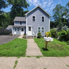 23 Tuthill Street 2nd Floor, Huntington, NY 11743