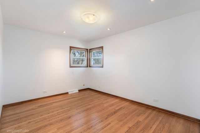 455 E Granville Avenue, Roselle, IL 60172