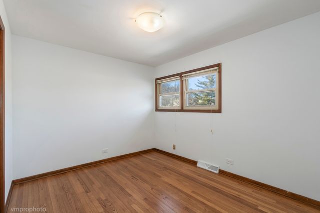 455 E Granville Avenue, Roselle, IL 60172