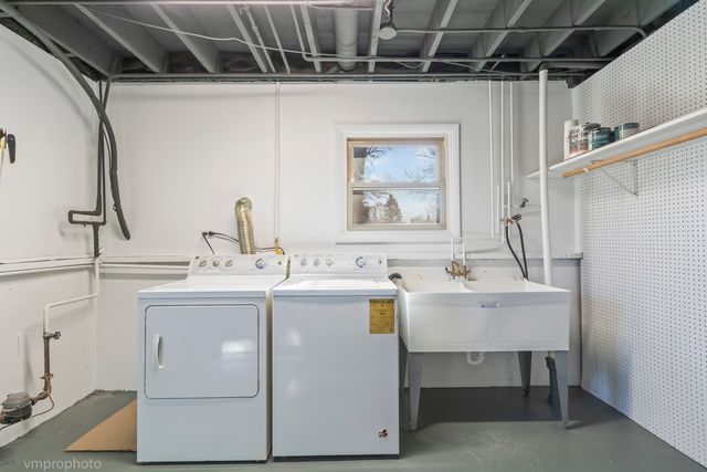 455 E Granville Avenue, Roselle, IL 60172