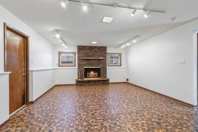 455 E Granville Avenue, Roselle, IL 60172