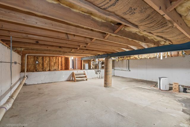 455 E Granville Avenue, Roselle, IL 60172