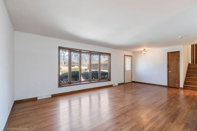 455 E Granville Avenue, Roselle, IL 60172