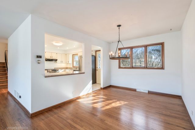 455 E Granville Avenue, Roselle, IL 60172