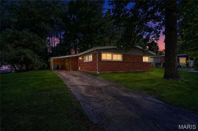 8313 Pepperidge Drive, Berkeley, MO 63134