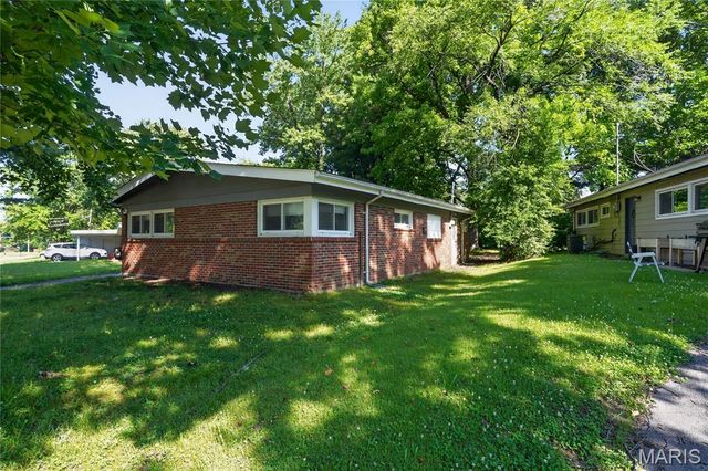 8313 Pepperidge Drive, Berkeley, MO 63134