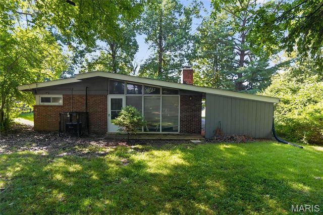 8313 Pepperidge Drive, Berkeley, MO 63134