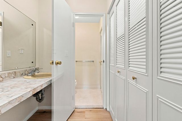 147 Sylvan St 12A, Danvers, MA 01923