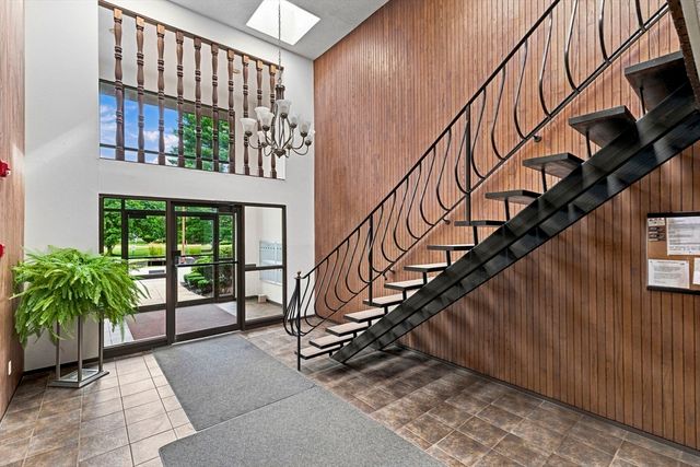 147 Sylvan St 12A, Danvers, MA 01923