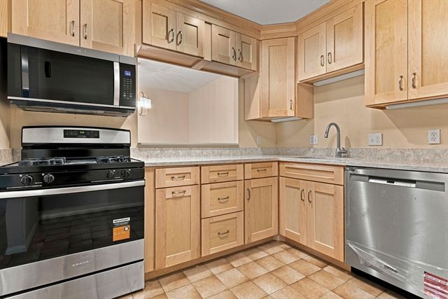 147 Sylvan St 12A, Danvers, MA 01923