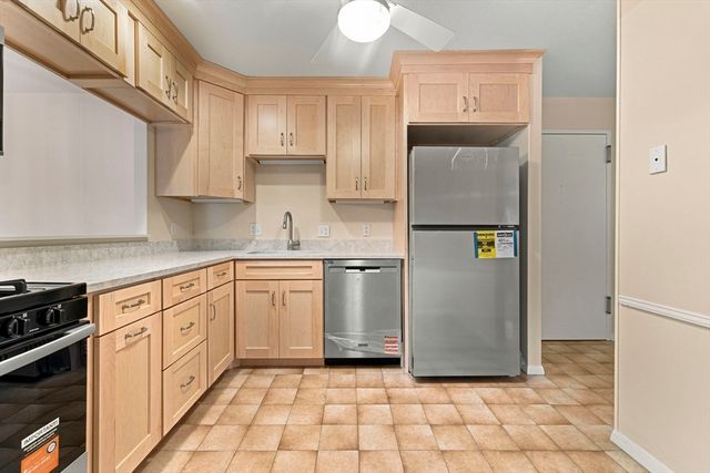 147 Sylvan St 12A, Danvers, MA 01923