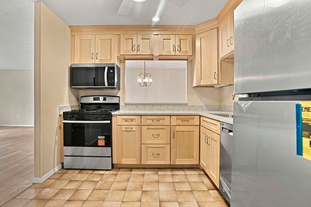 147 Sylvan St 12A, Danvers, MA 01923