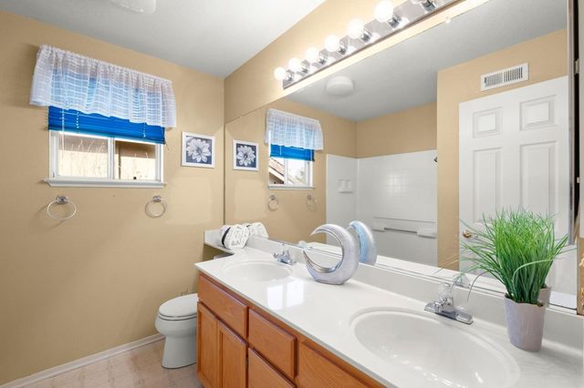 1383 1383 Chaplin Ct, Tracy, CA 95376