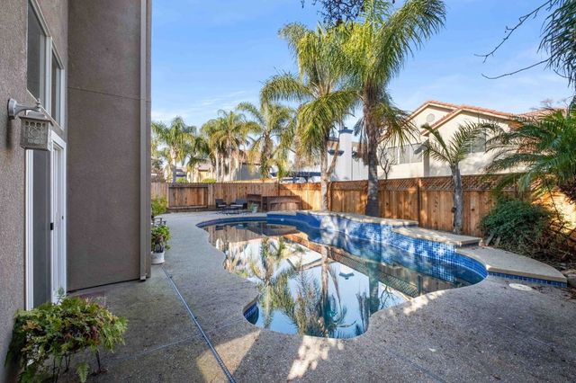 1383 1383 Chaplin Ct, Tracy, CA 95376