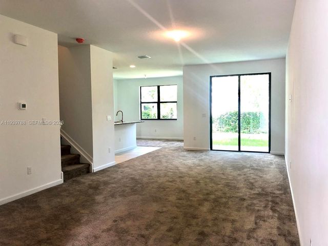 250 NW 33rd Ln, Pompano Beach, FL 33069