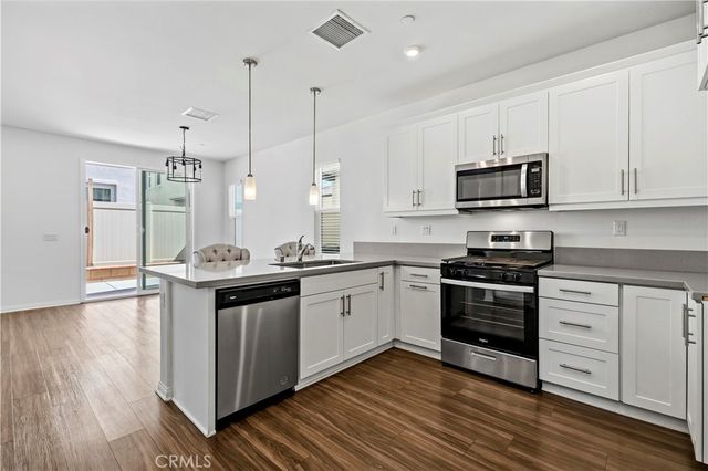 335 Carson Ct, Rialto, CA 92376