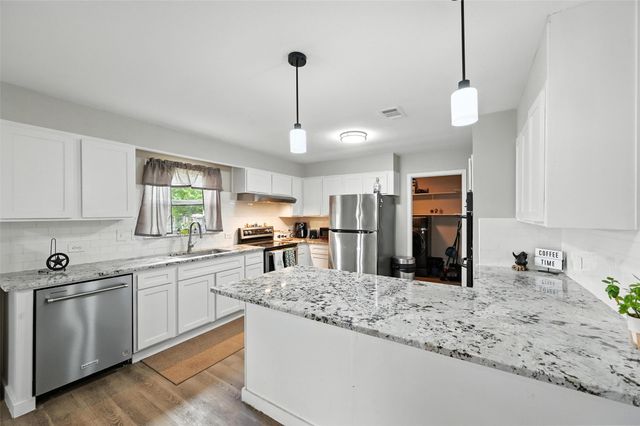 2401 S Hampton Road, Glenn Heights, TX 75154
