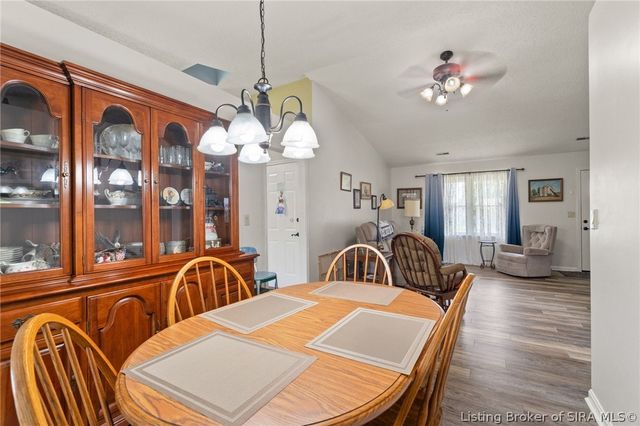 3018 Pebble Brook, Jeffersonville, IN 47130